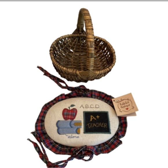 Valorie Sockwell Folk Art Applique‎ Basket Teacher Appreciation Red Check w Tags - Picture 1 of 12